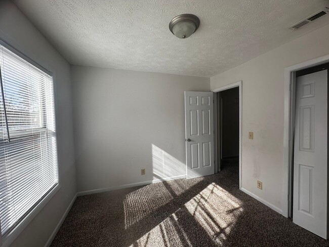 Foto del edificio - 6764 Willowbrook Dr