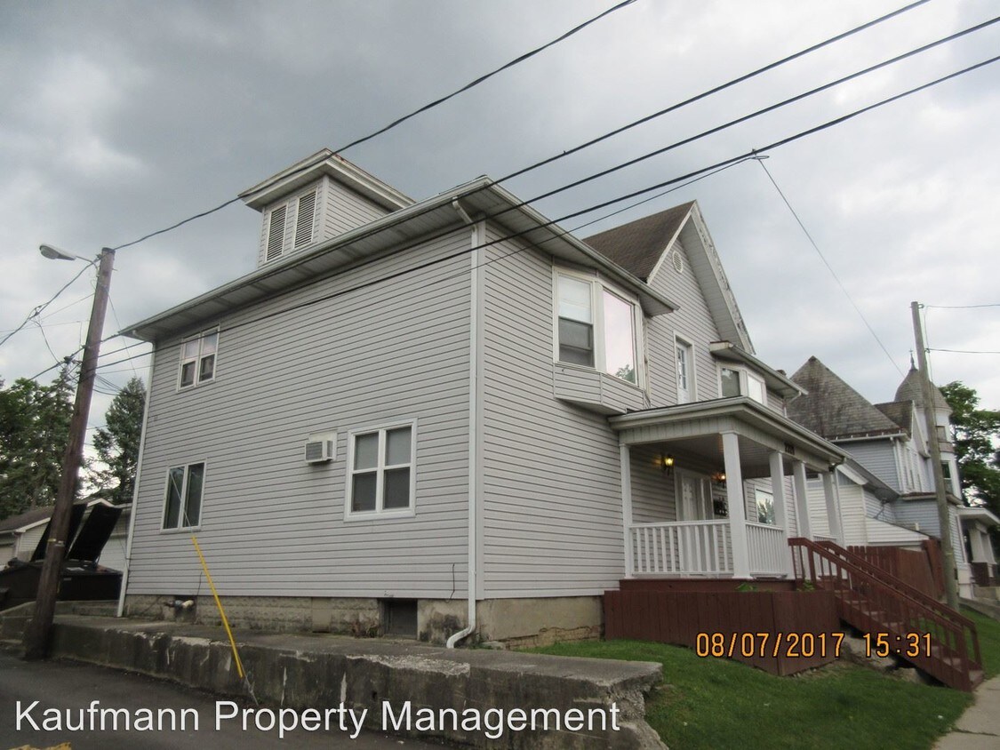 Primary Photo - 2221 S Clinton St