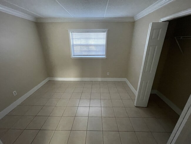Building Photo - 2 Bed/1 Bath, Ground Floor Condo at Palms ...