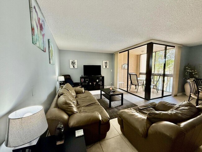 Foto del edificio - 955 Dotterel Rd