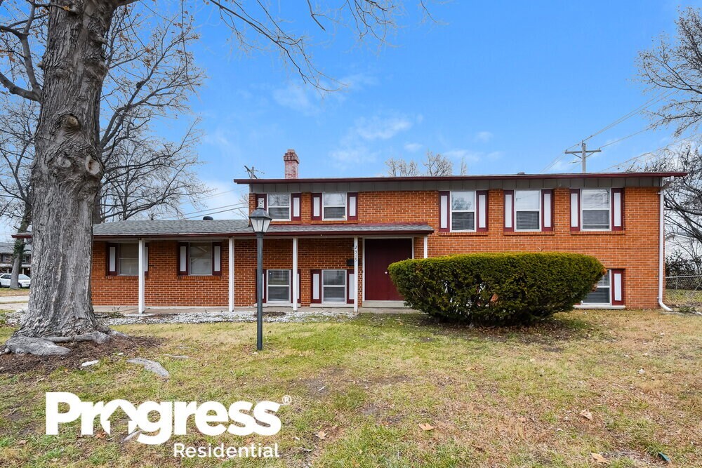 Primary Photo - 2315 E Humes Ln