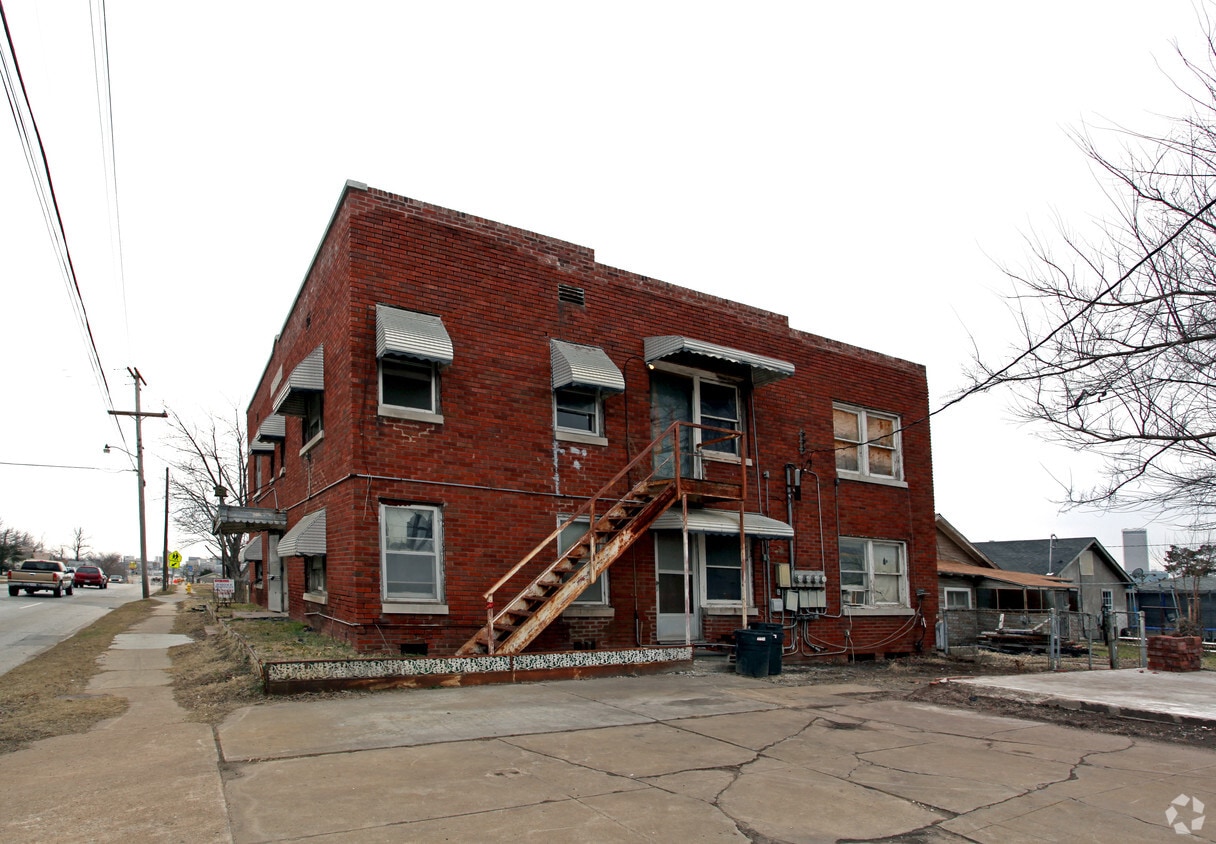 Building Photo - 106 N Utica Ave