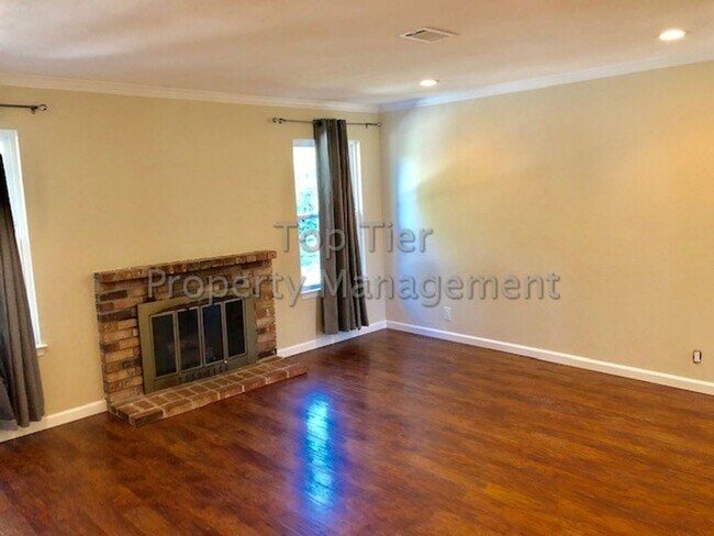 Building Photo - 3 Bd/2 Ba (plus office), 1496 sf ranch-sty...