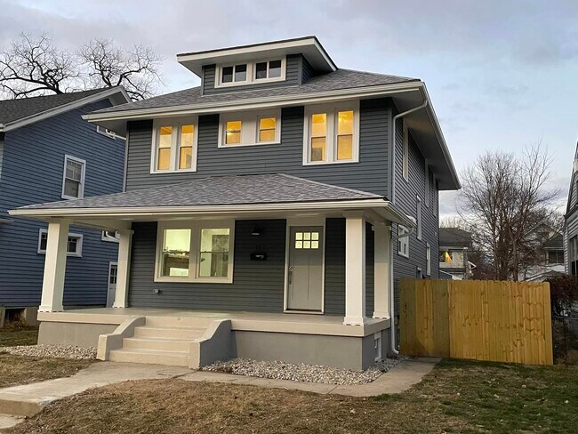 Foto del edificio - 317 Kenwood Ave