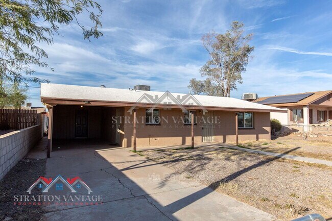 Building Photo - 1136 E Yucca St