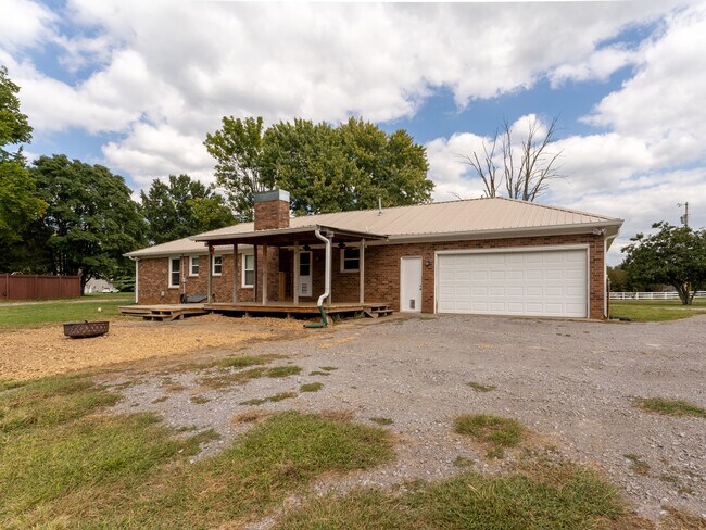 Building Photo - 2981 Bridle Dr