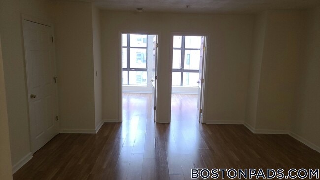 Building Photo - 81 Essex St