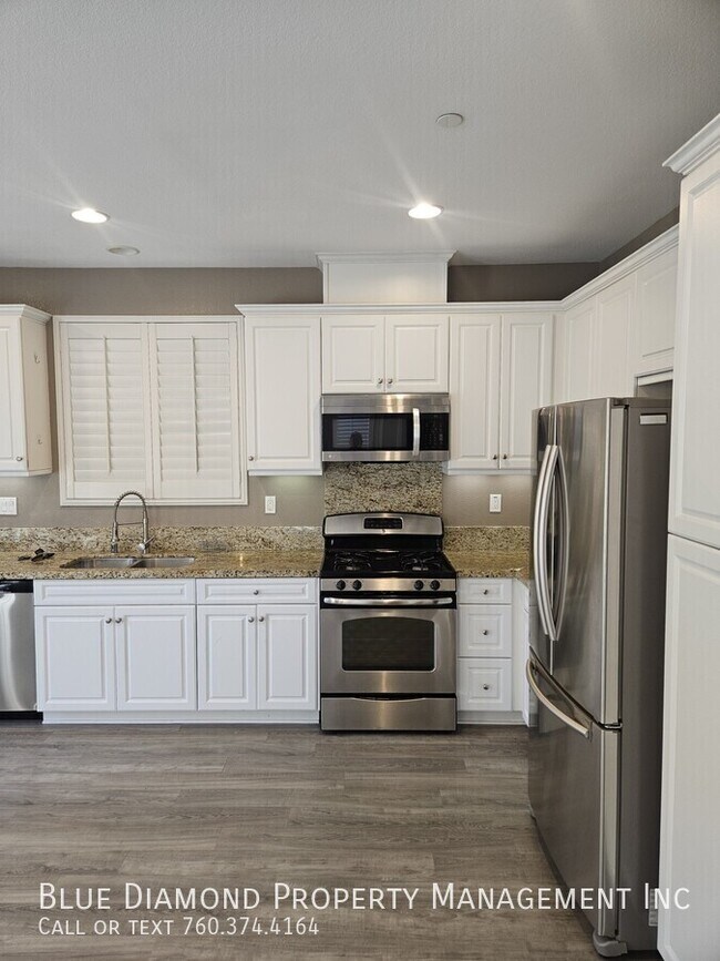 Foto del edificio - Spacious 3 BR, 2.5 BA in gated community o...