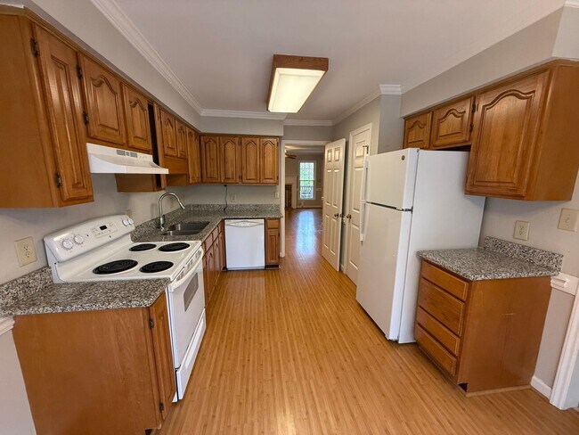 Foto del edificio - Available Mid-May - Beautiful 2 Bed 2 Ba Townhome in an Amazing West-Raleigh Location!