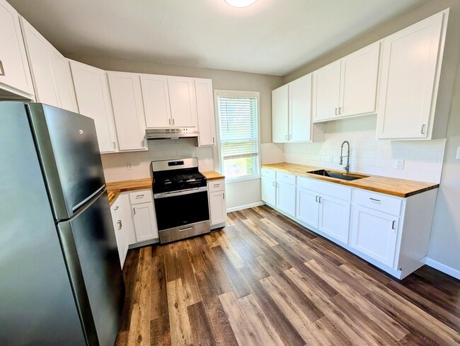 Building Photo - 328 N G St