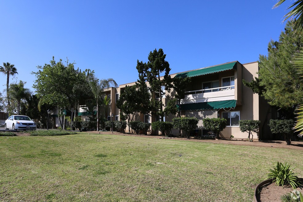 Serra Grove Apartments