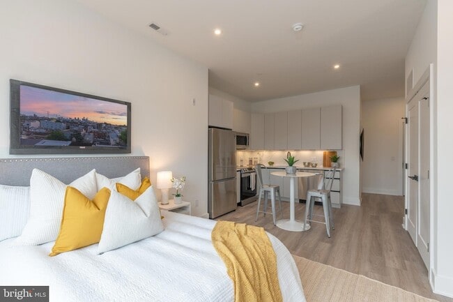 Photo - 1421 E Columbia Ave Apartment