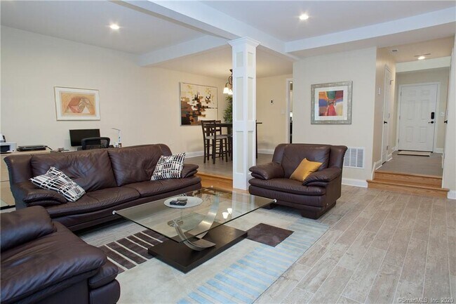 Foto del edificio - 48 Farmington Chase Crescent