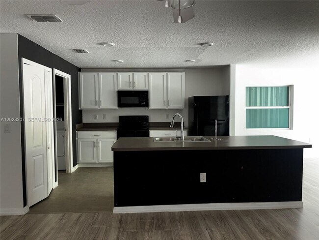 Foto del edificio - 2650 Degroodt Rd SW