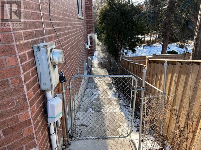 Building Photo - 625 Carrville Rd