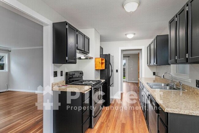 Foto del edificio - 3 Bedroom Charmer near PSNS and Hwy 3