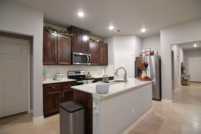 Foto del edificio - 1464 Dryden Ave