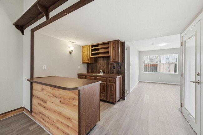 Foto del edificio - Charming 3-Bed Brick Home with Spacious Layout, Updated Floors & Cozy Fireplace in Grand Prairie