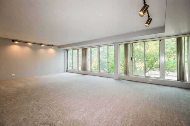 Building Photo - 2525 Wellington Ct
