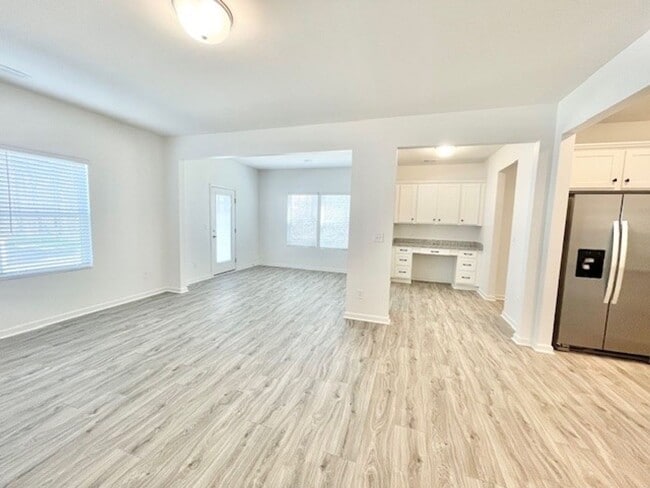Building Photo - 3 br 2.5 ba with spacious loft home 2 car garage Ready APRIL 24TH