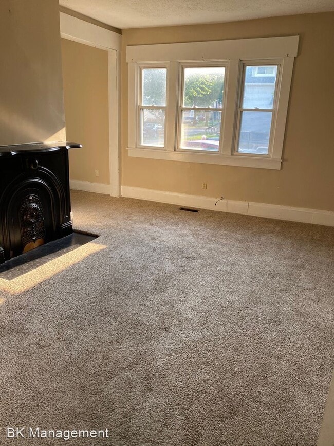 Building Photo - 2 br, 1 bath House - 201 W College Street