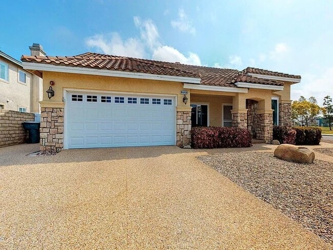 Building Photo - 2520 Lobelia Dr