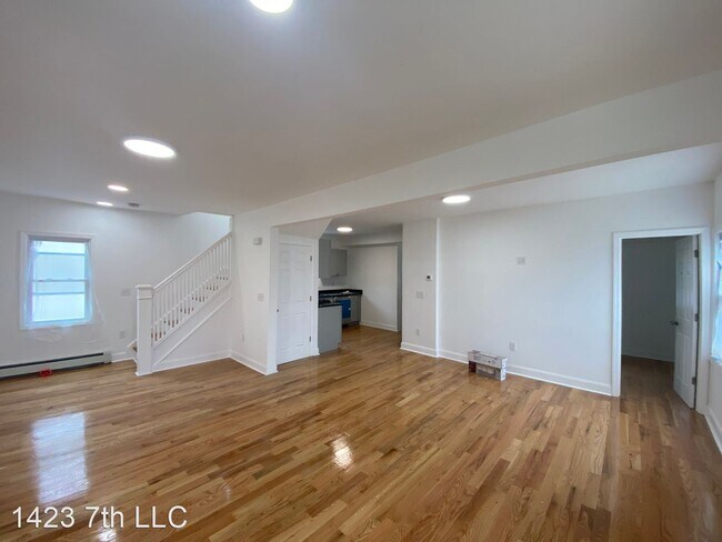 Building Photo - 4 br, 2 bath House - 1423 7th Ave.