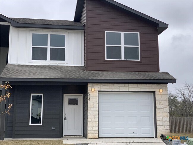 Foto del edificio - 1854 Royal Loop