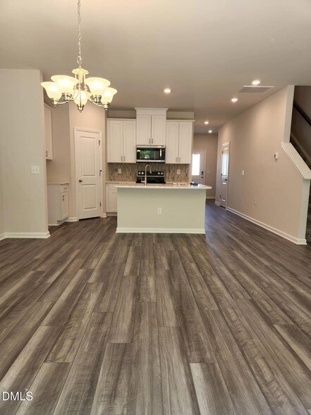 Foto del edificio - 250 Brook Farm Ln