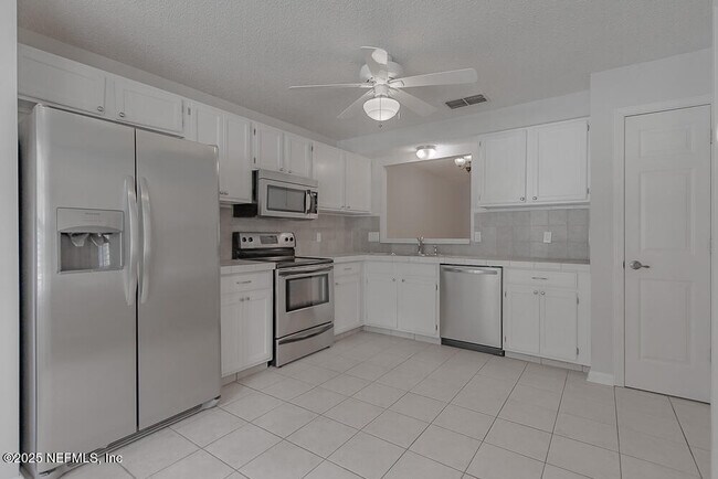 Foto del edificio - 1819 Ashmore Green Dr