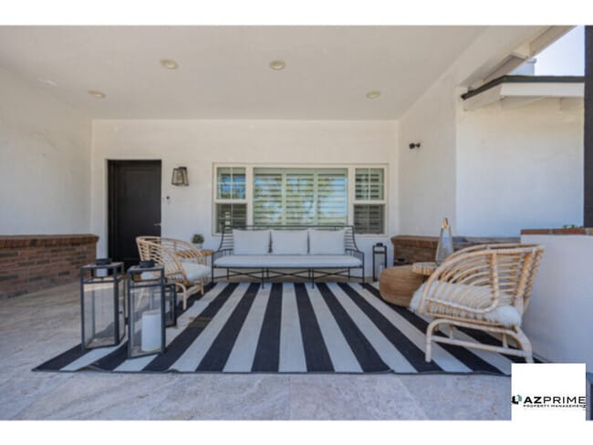 Foto del edificio - Welcome to this exceptional 4/3 Phoenix ho...