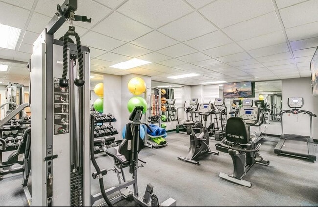 Building Photo - 15 E Kirby St