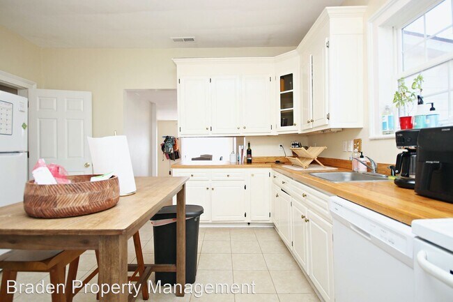 Foto del edificio - 2 br, 2 bath House - 1113 Grove Street