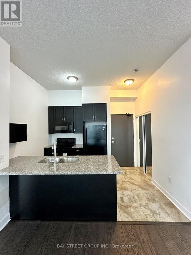 Photo du bâtiment - 4070 Confederation Pkwy