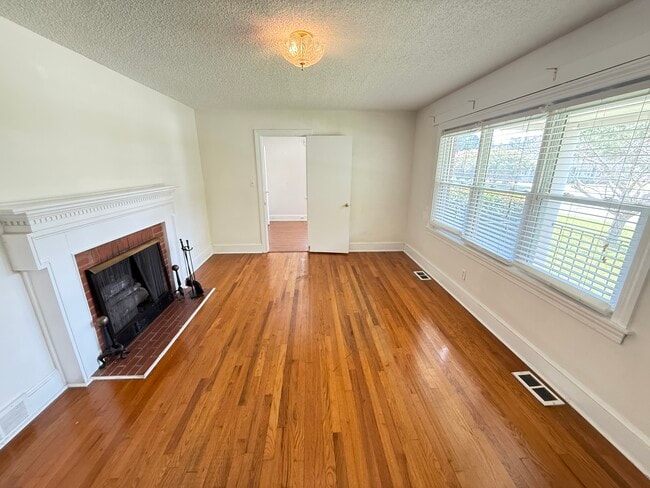 Building Photo - 2619 Crockett Dr