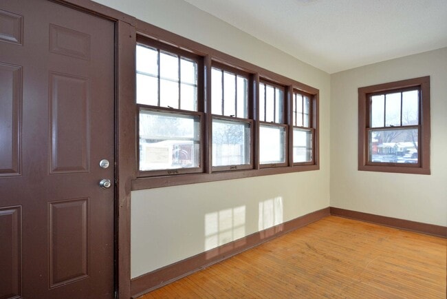 Building Photo - 447 Banfil St