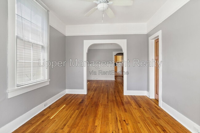 Building Photo - 806 Constantinople St