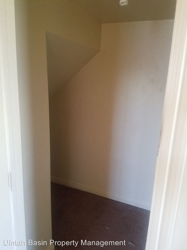 Building Photo - 572 N 50 E