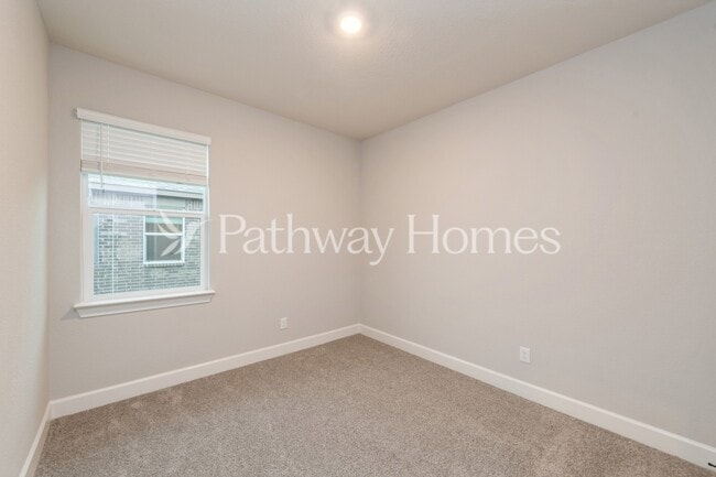 Building Photo - 628 Brookside Dr