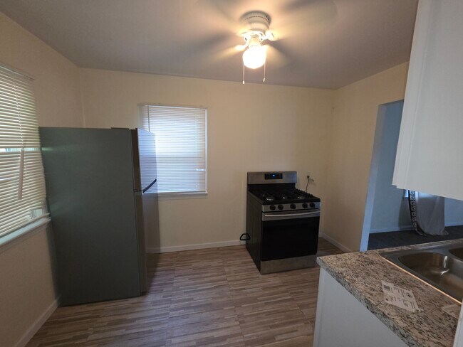 Building Photo - 4436