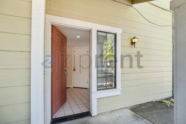 Building Photo - 1225 Oak Hill Ct