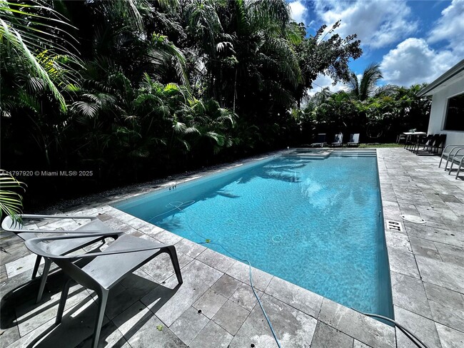 Foto del edificio - 1040 NE 180th Terrace