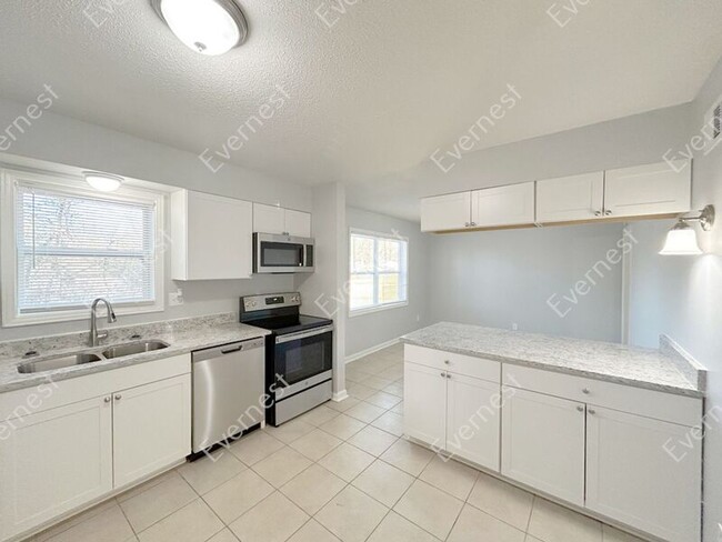 Building Photo - 7571 Rockingham Dr