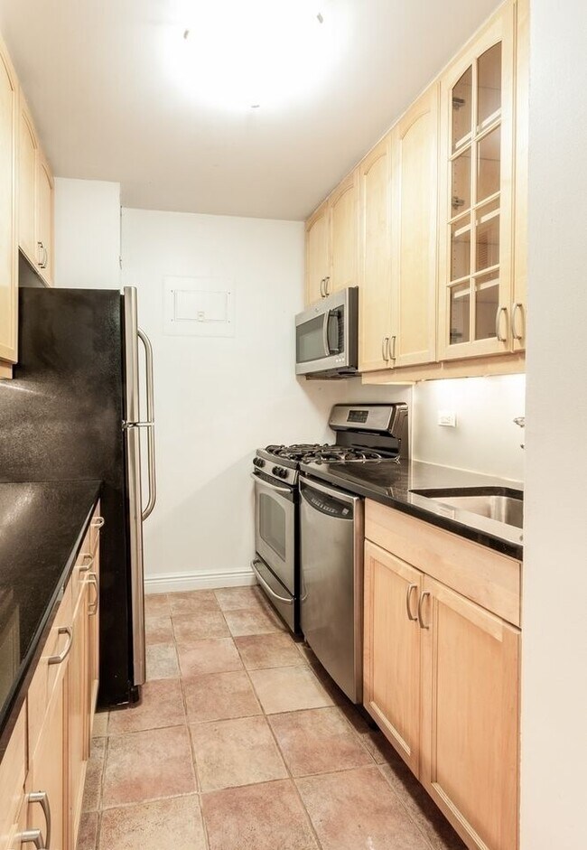 Foto del edificio - 223 E 96th St