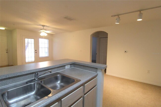 Building Photo - 8905 Manor Loop