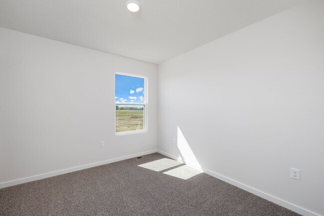 Foto del edificio - BRAND NEW 3 BEDROOM HOME - BOLIVAR, MO