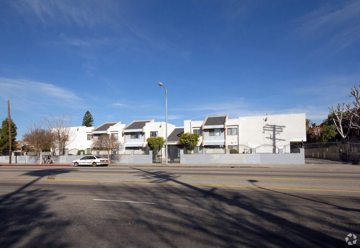 Primary Photo - Nordhoff Apartments