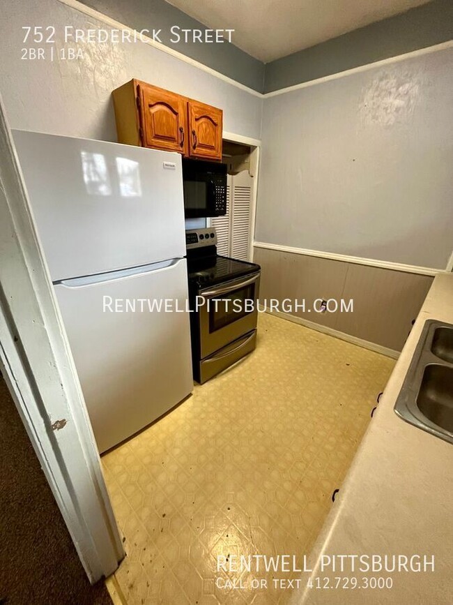 Foto del edificio - 2 Bedroom Home in McKees Rocks