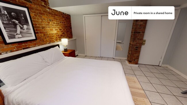 Foto del edificio - Private bedroom in 6 bed/2 bath Home