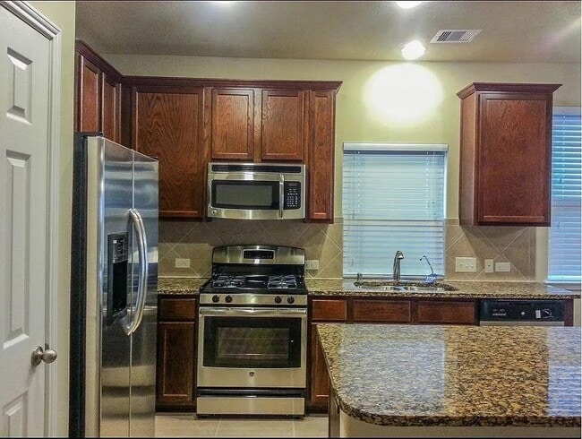 Building Photo - 20735 Pine Rain Ct